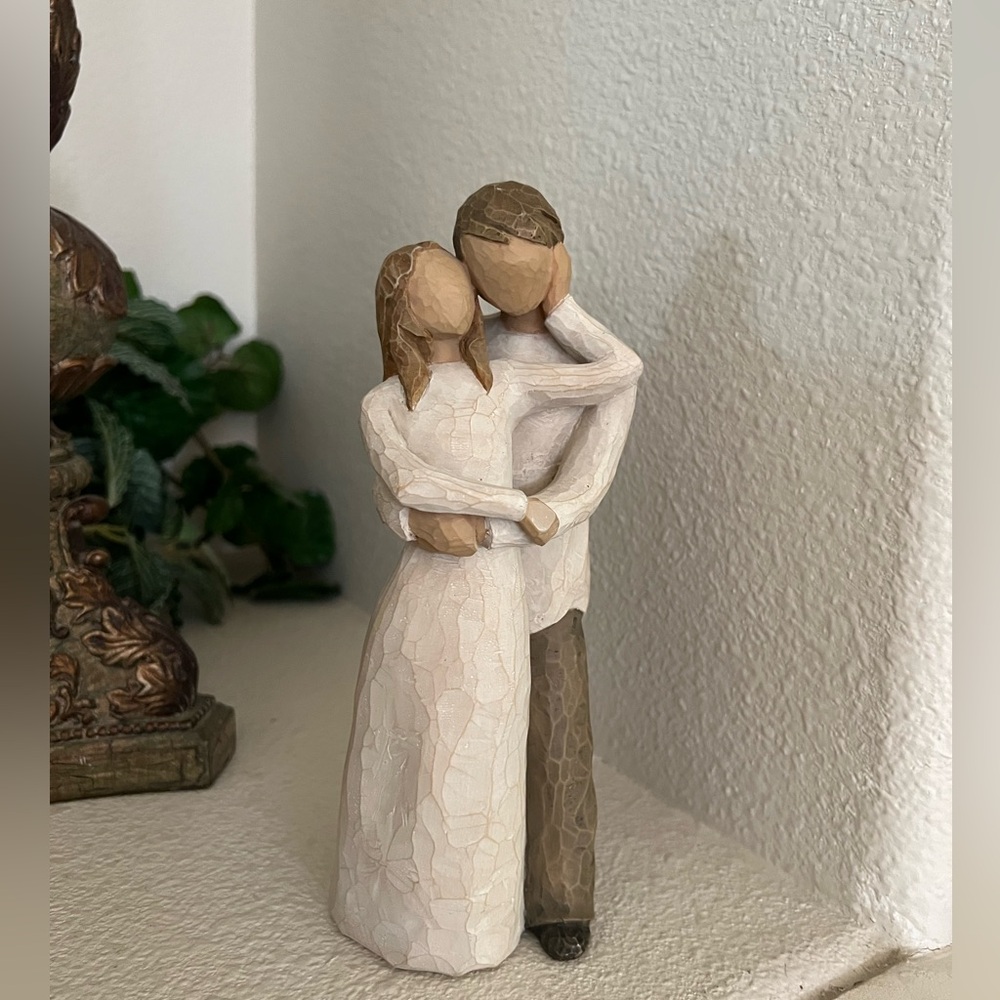 Willow Tree Togerther 2000 edition handcrafted figurine Demdaco by Susan Lordi.